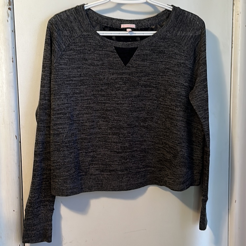Victoria's Secret- slight crop lounge top. Some pilling. Lace details.